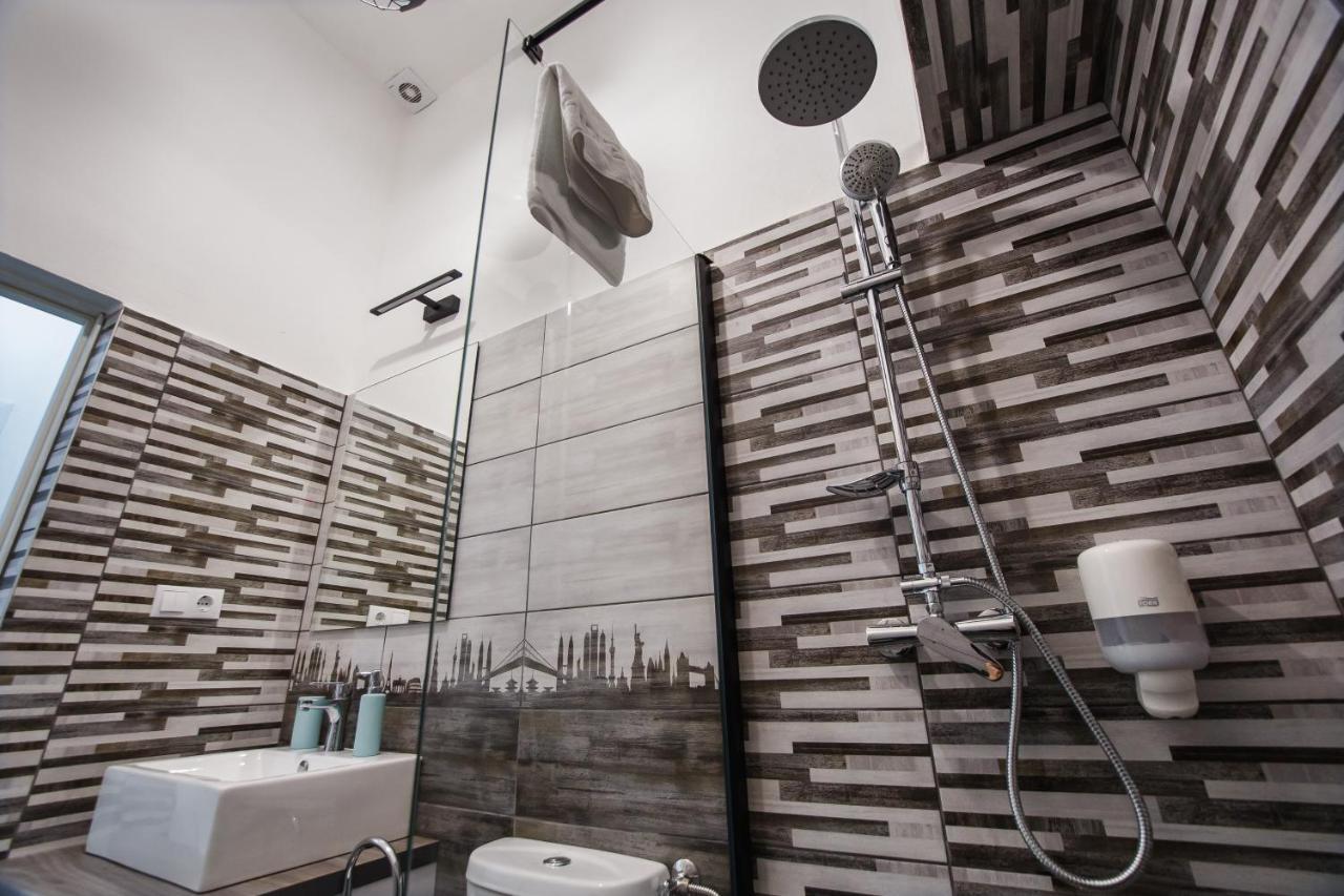 Stunning, Newly Renovated Central Apartment Oradea Exterior photo