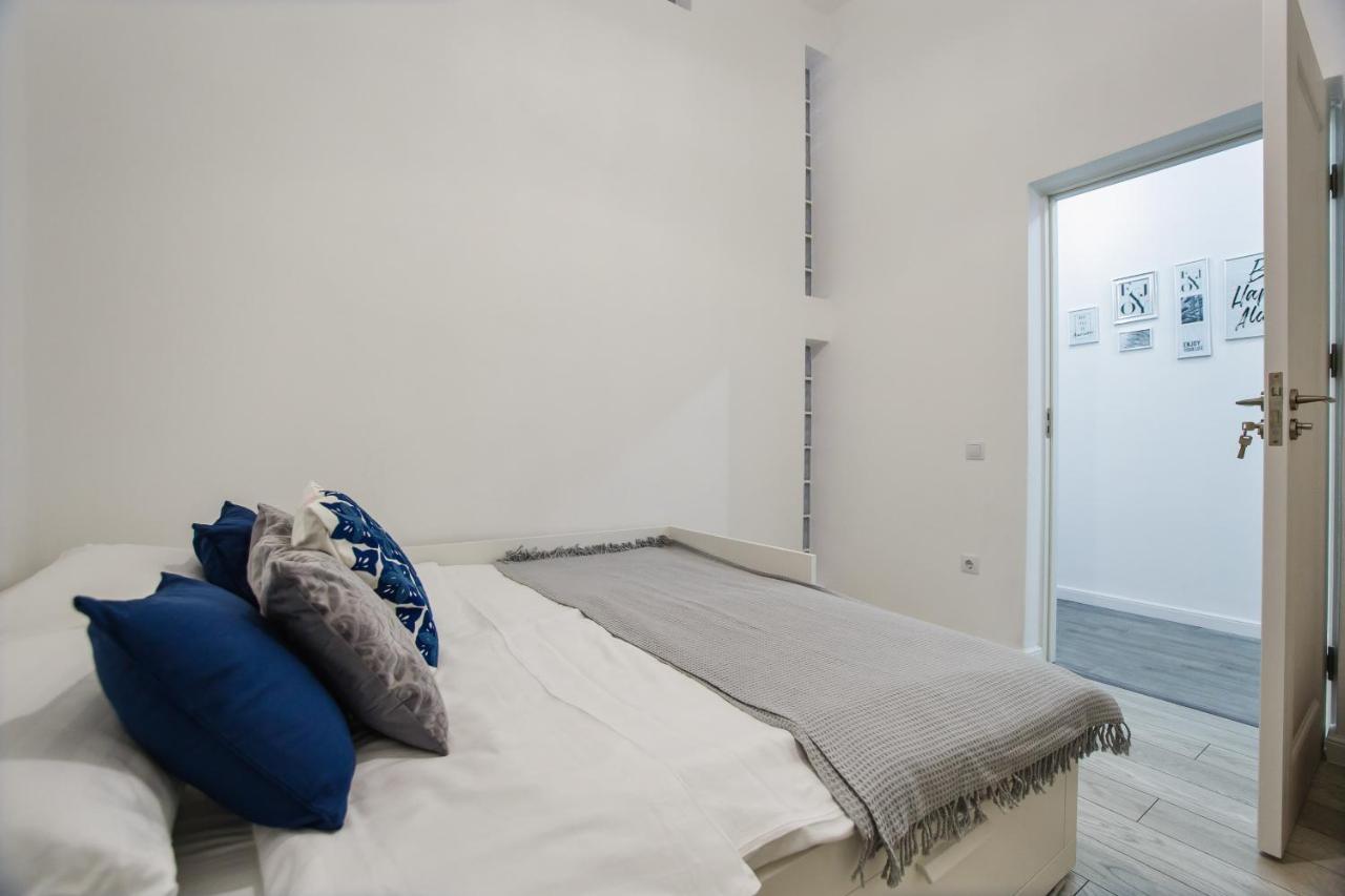 Stunning, Newly Renovated Central Apartment Oradea Exterior photo